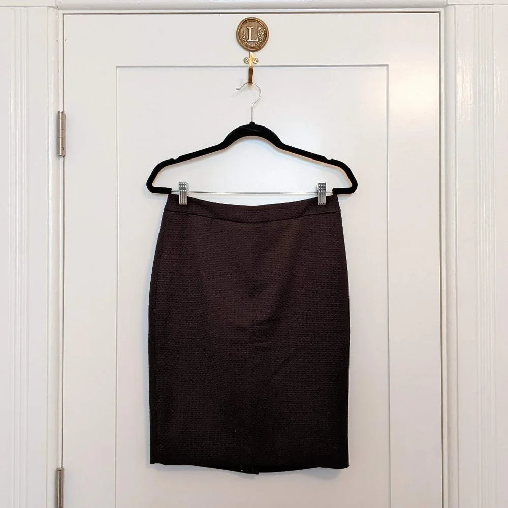 NWT Ann Taylor Textured Black Pencil Skirt in Size 4